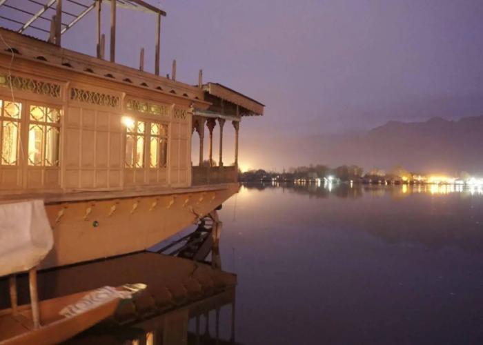 New Jacquline Heritage Houseboats Nigeen Lake
