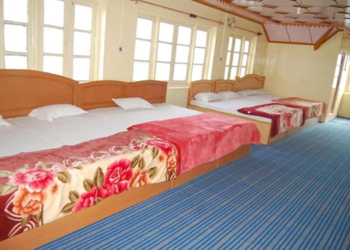 OYO 85927 Marias Hotel