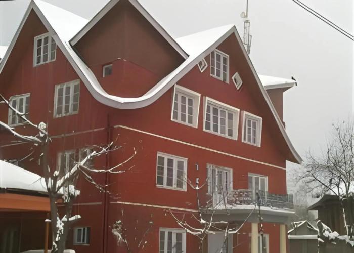 OYO 85927 Marias Hotel