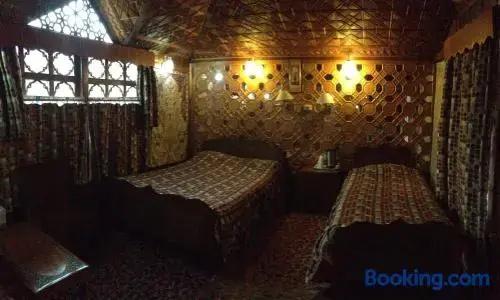 New Zenith Group of Houseboats