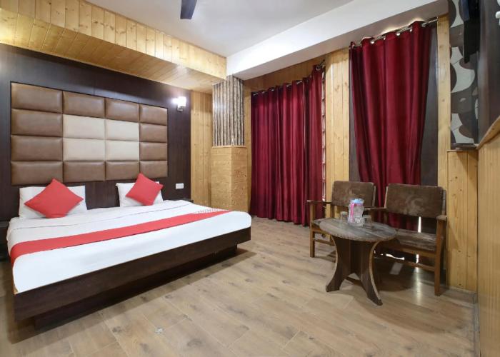 OYO 18872 Hotel Azad