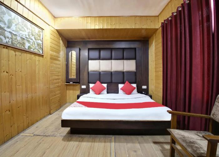OYO 18872 Hotel Azad