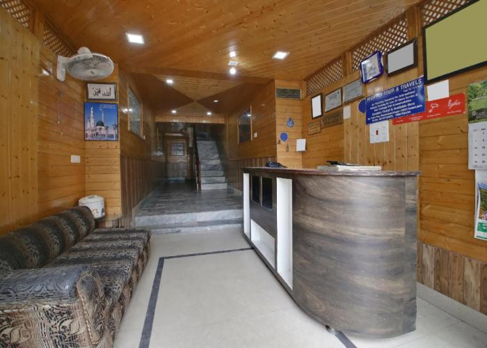 OYO 18872 Hotel Azad