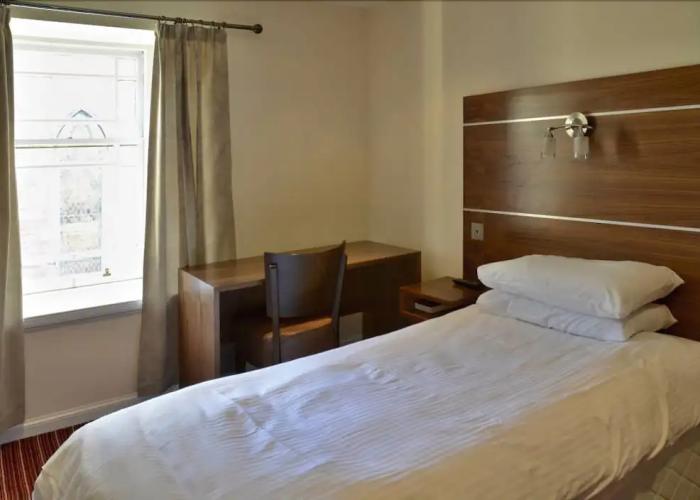 County Hotel