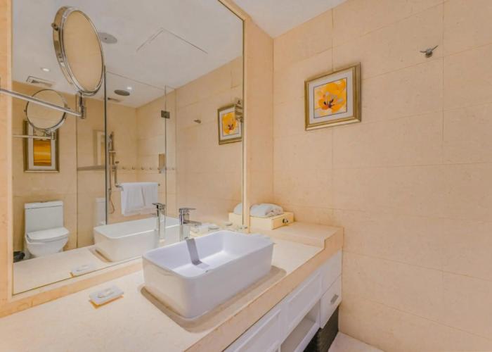 Lia Charlton Hotel Shenzhen