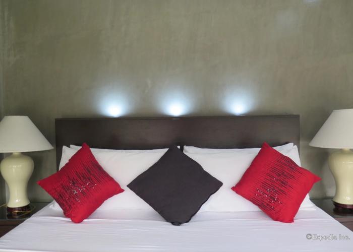 717 Cesar Place Hotel