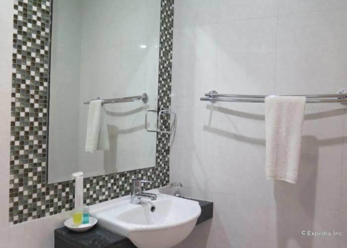717 Cesar Place Hotel