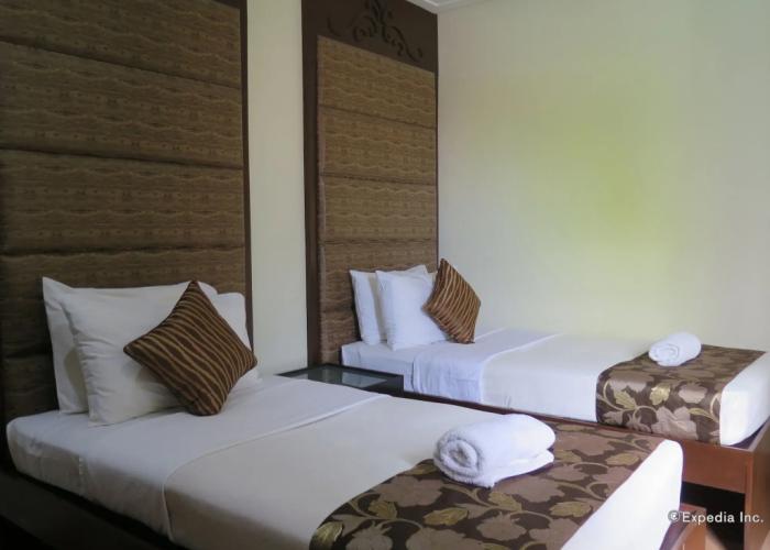 717 Cesar Place Hotel