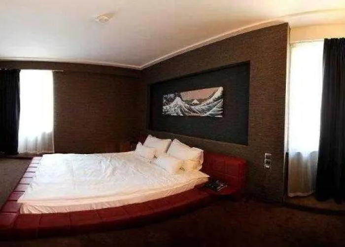 Plaza V Executive Hotel