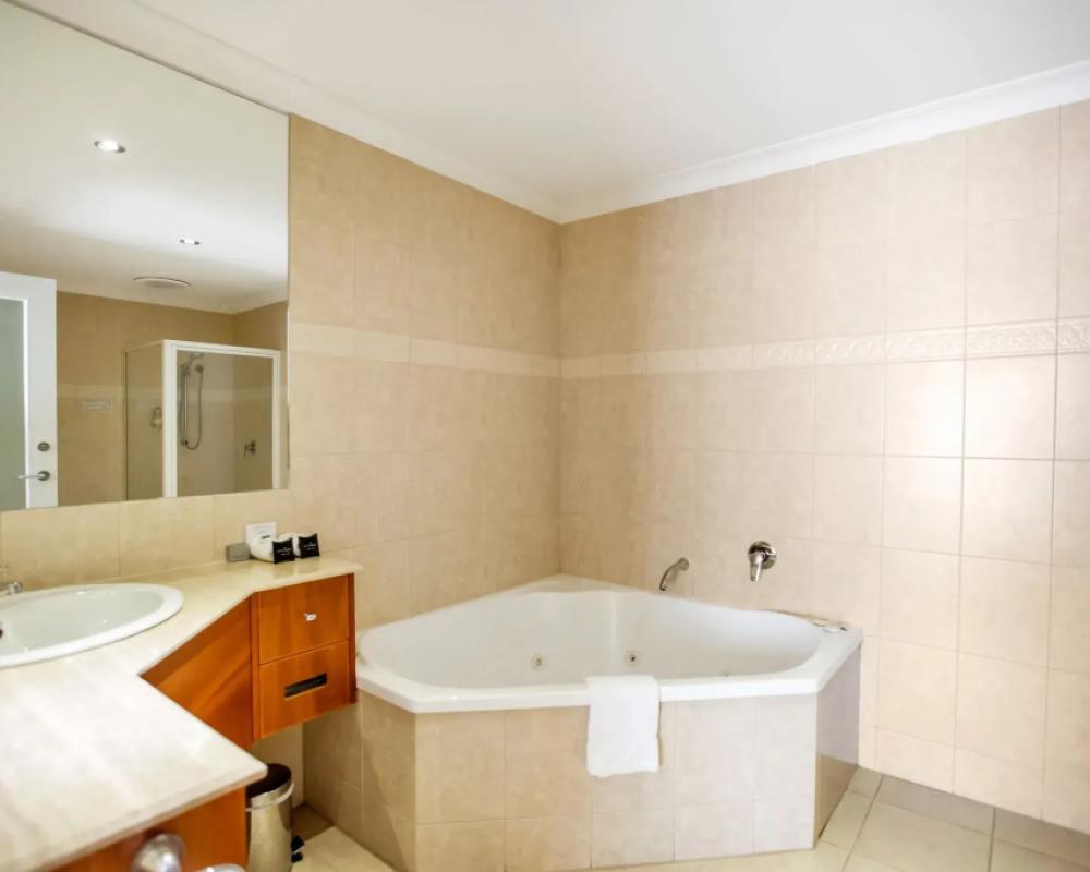 фото Century Inn
