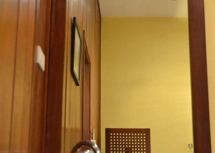 Inthira Thakhek