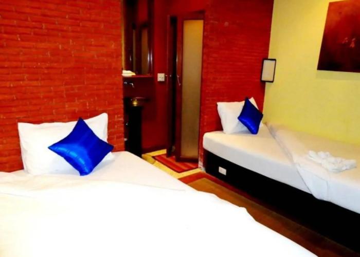 Inthira Thakhek