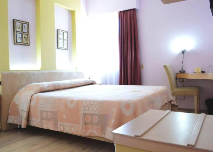 Theranda Hotel