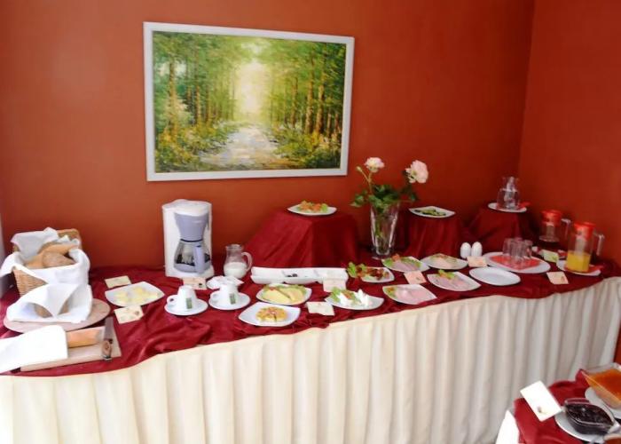 Theranda Hotel