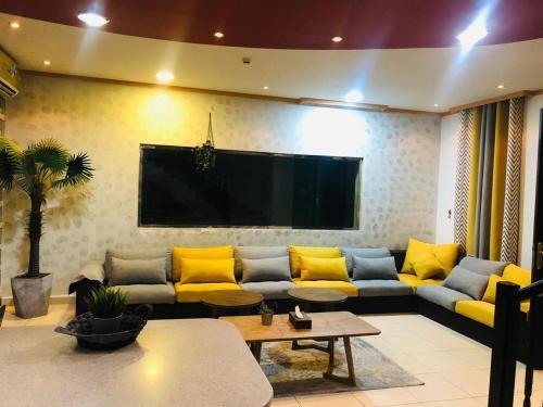 Al Dana Plaza Villas