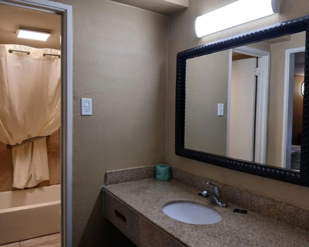 фото OYO Hotel Tallahassee Downtown