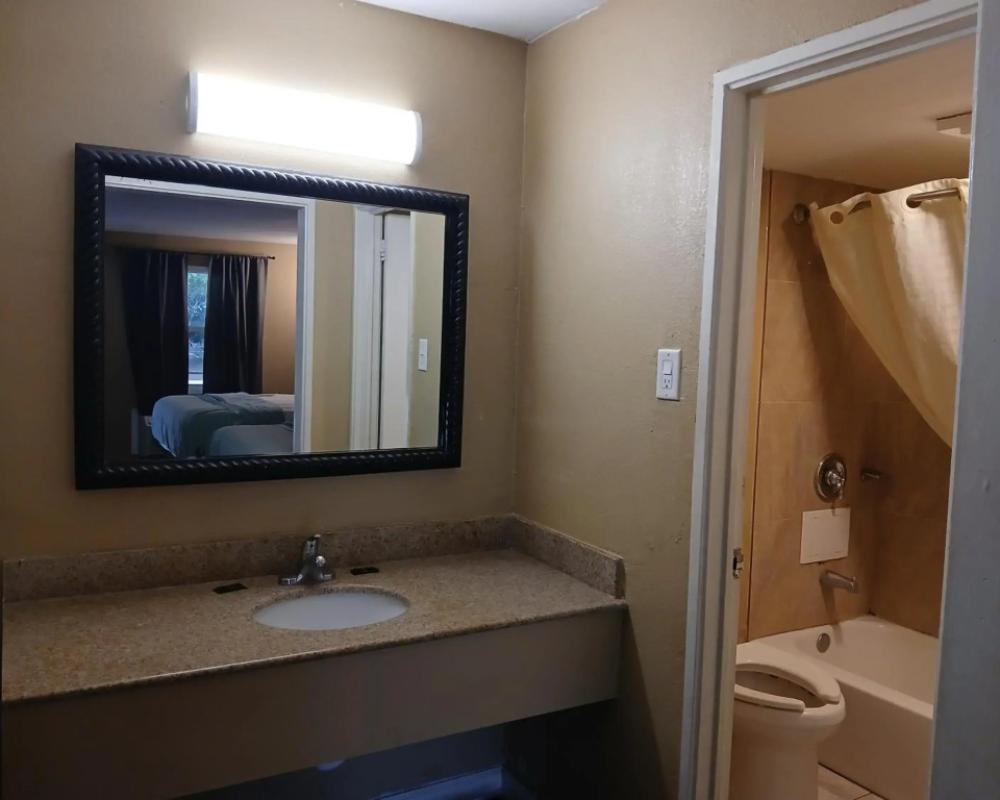 фото OYO Hotel Tallahassee Downtown