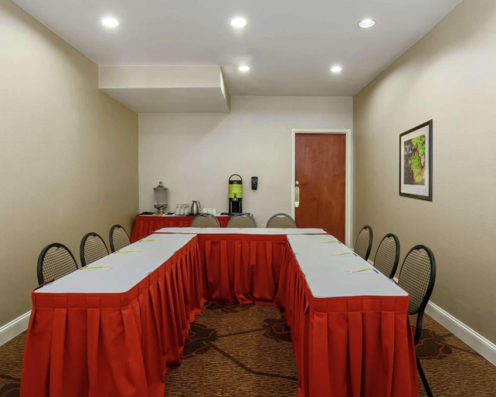 фото Hilton Garden Inn Tallahassee