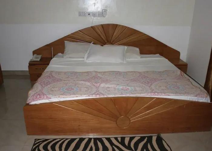Pioneer Guest Lodge