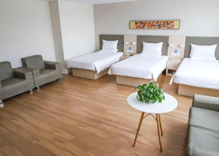 Home Inn JiNan Railway Station Square