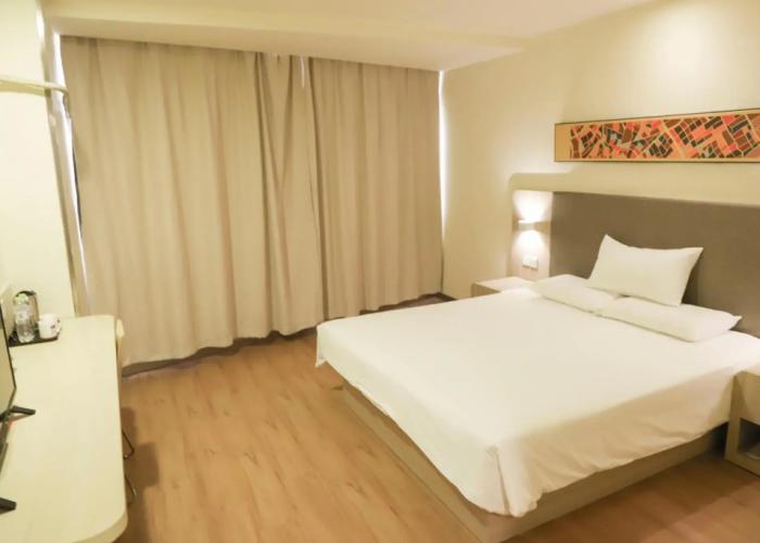 Home Inn JiNan Railway Station Square