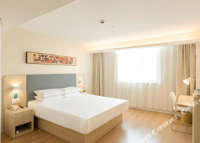 Home Inn JiNan Railway Station Square