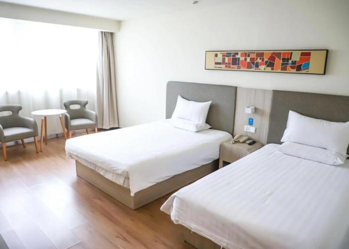 Home Inn JiNan Railway Station Square