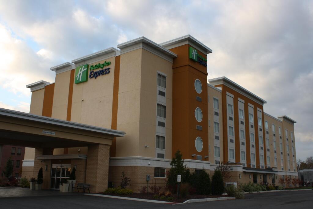 Holiday Inn Express Toledo North by IHG