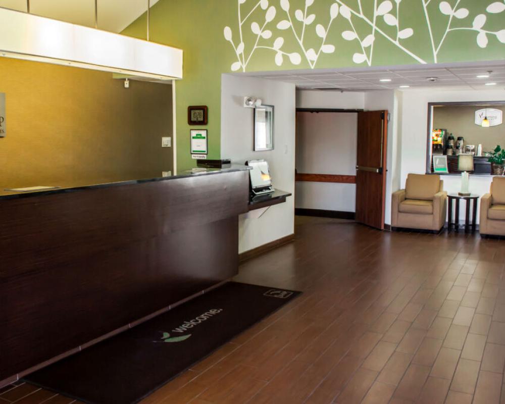 Garner Hotel Topeka West, by IHG