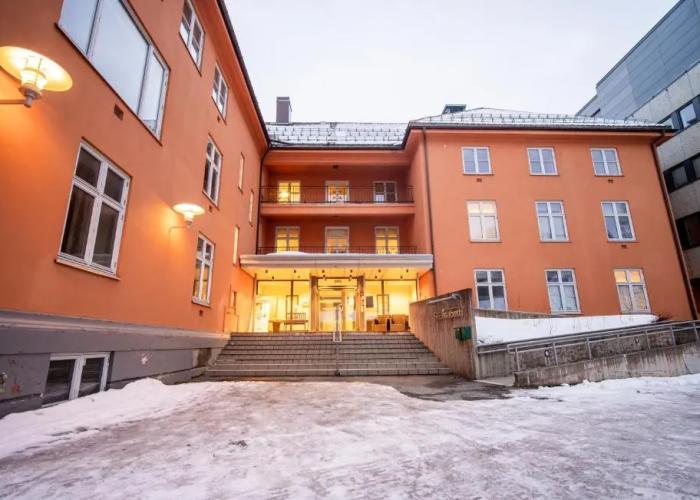 Enter St. Elisabeth Hotel