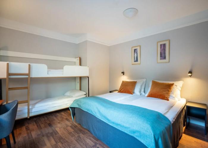 Enter Amalie Hotel