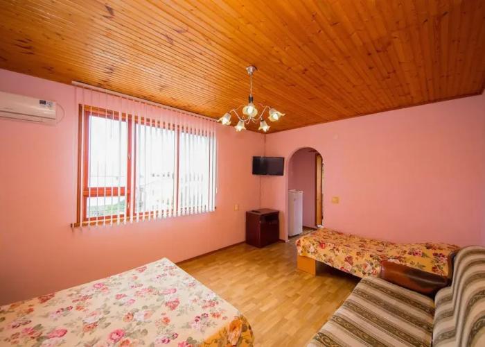 Guest House on Chernomorskaya Ulitsa