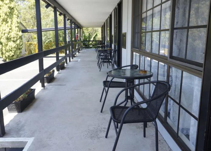 Highway Motor Inn