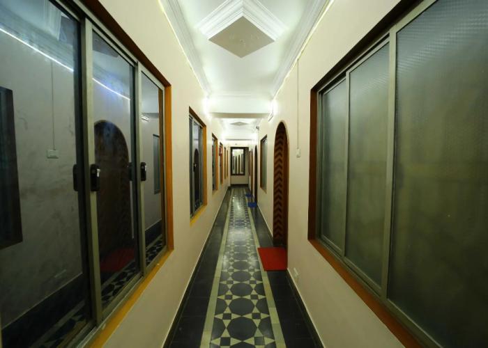 Hotel Shri Swarna's Palace