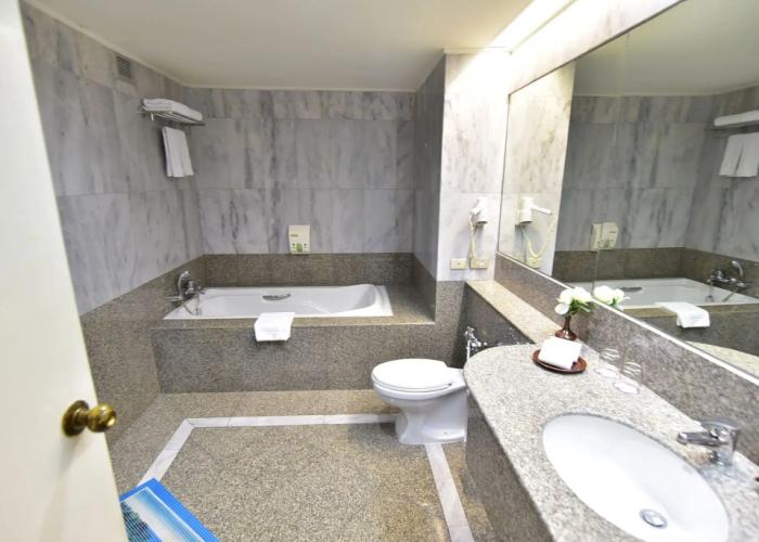 Thumrin Thana Hotel