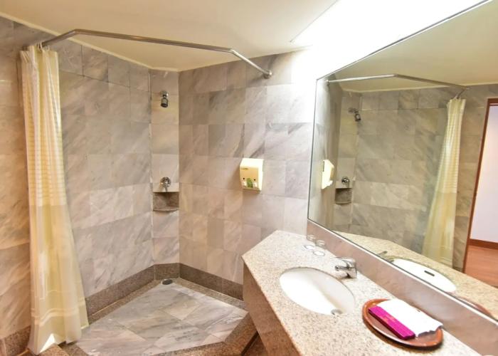 Thumrin Thana Hotel