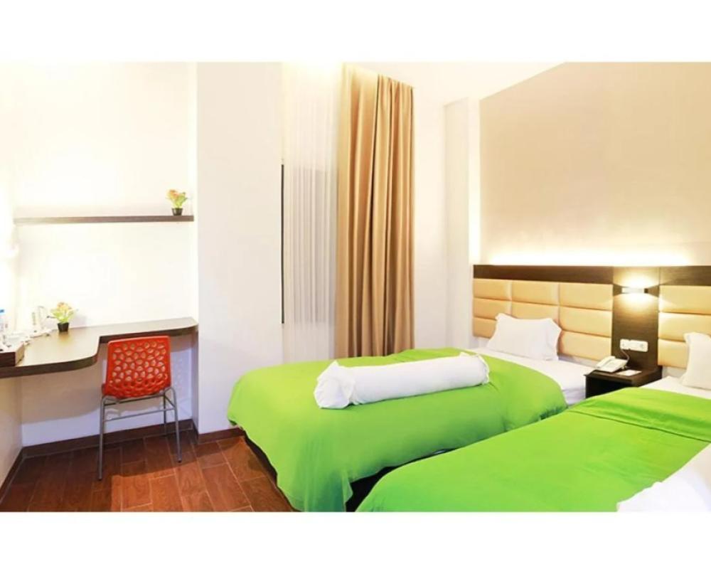 фото Emerald Hotel