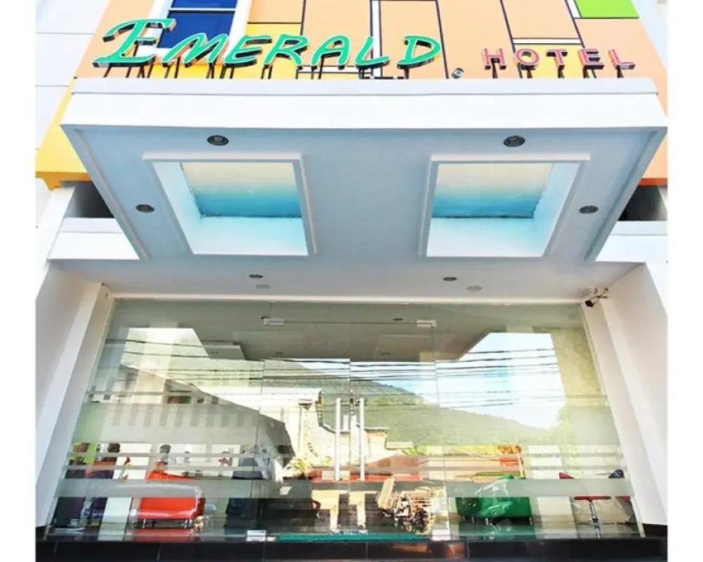 фото Emerald Hotel
