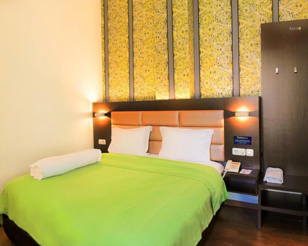 фото Emerald Hotel