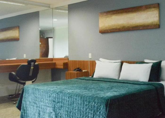 BOMBONATO HOTEL - Fácil Acesso ao Aeroporto e parque de Exposições ABCZ