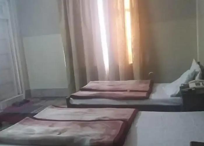 Shees Hotel