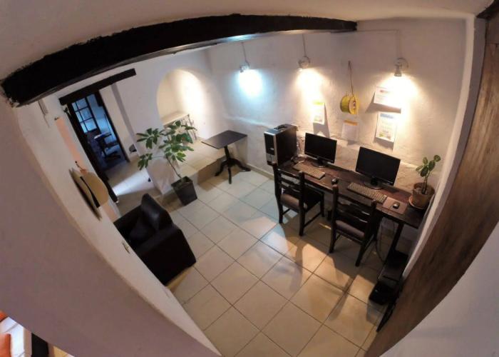 L'AUBERGE INN - Hostel