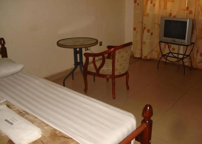 Acholi Inn