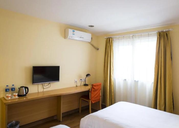 Home Inn Urumuqi Railway Administration East Henan Road