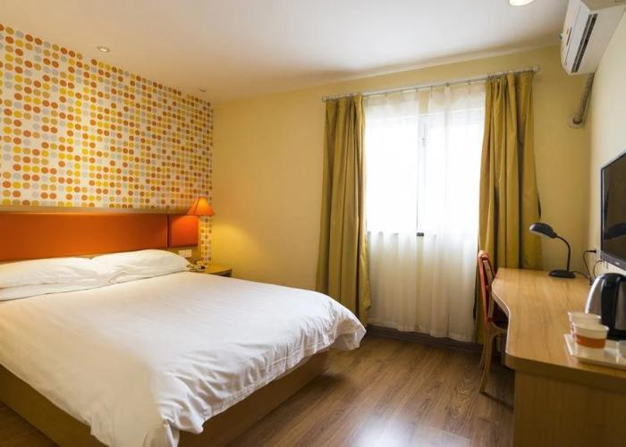 Home Inn Urumuqi Railway Administration East Henan Road