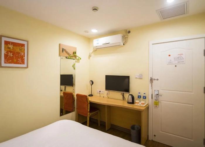 Home Inn Urumuqi Railway Administration East Henan Road