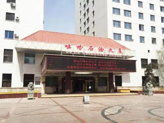 Tu-Ha Petroleum Hotel