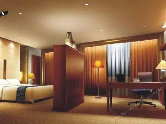 Tu-Ha Petroleum Hotel
