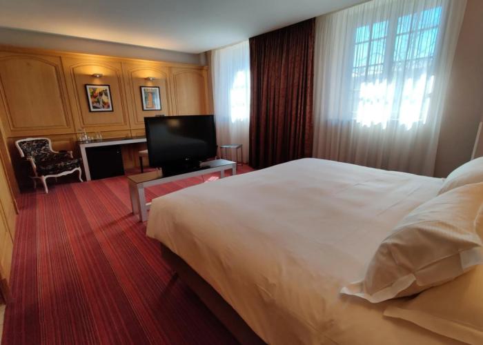 Hotel de Bourgtheroulde, Autograph Collection