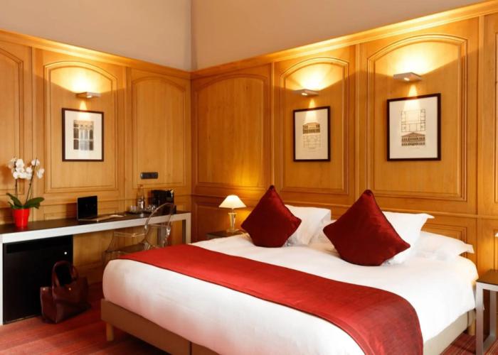 Hotel de Bourgtheroulde, Autograph Collection